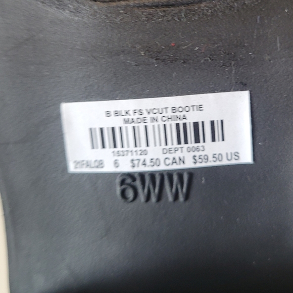 Torrid Black Faux Suede Vcut Bootie, BNWT, Size 6 - Picture 11 of 11